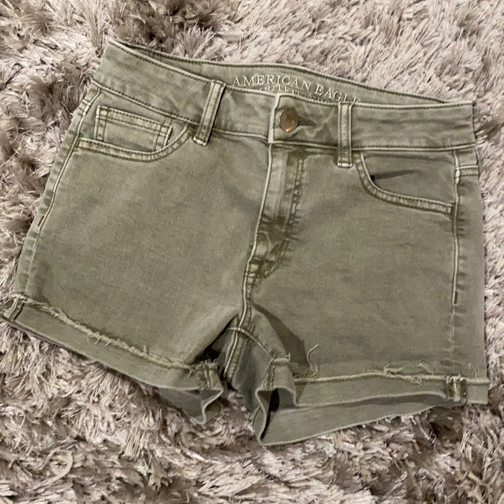 Size 0 AEO Super Super Stretch Cuffed Green Shorts